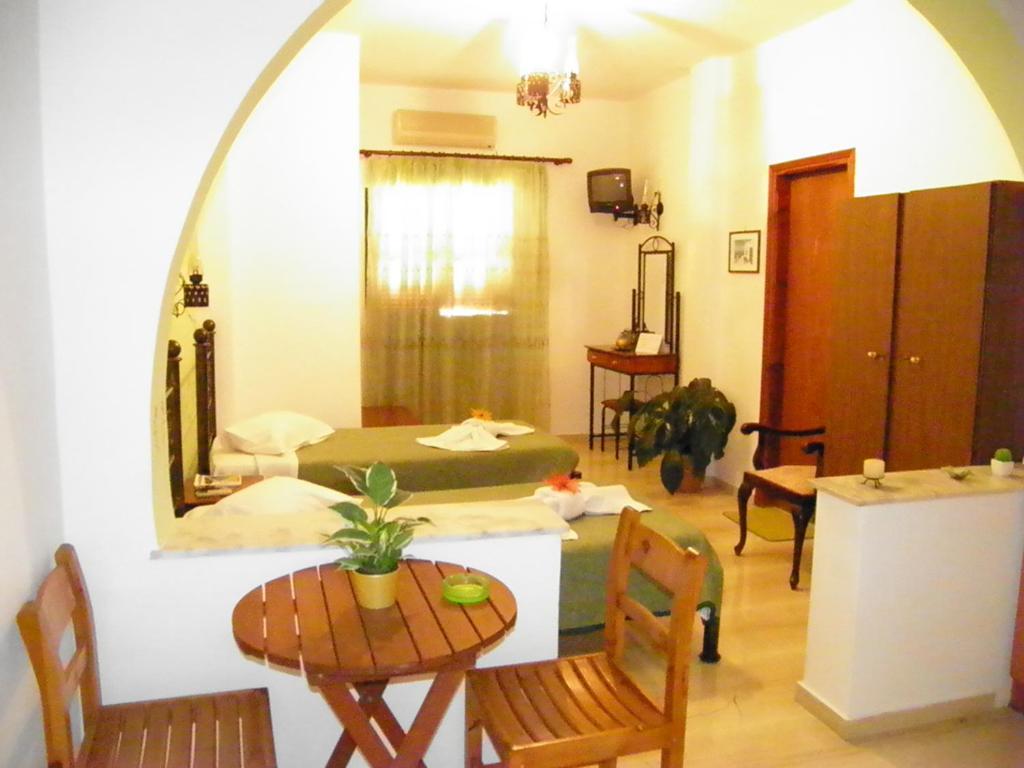 Mirsini Pansion Hotel คาร์เทราดอส ภายนอก รูปภาพ