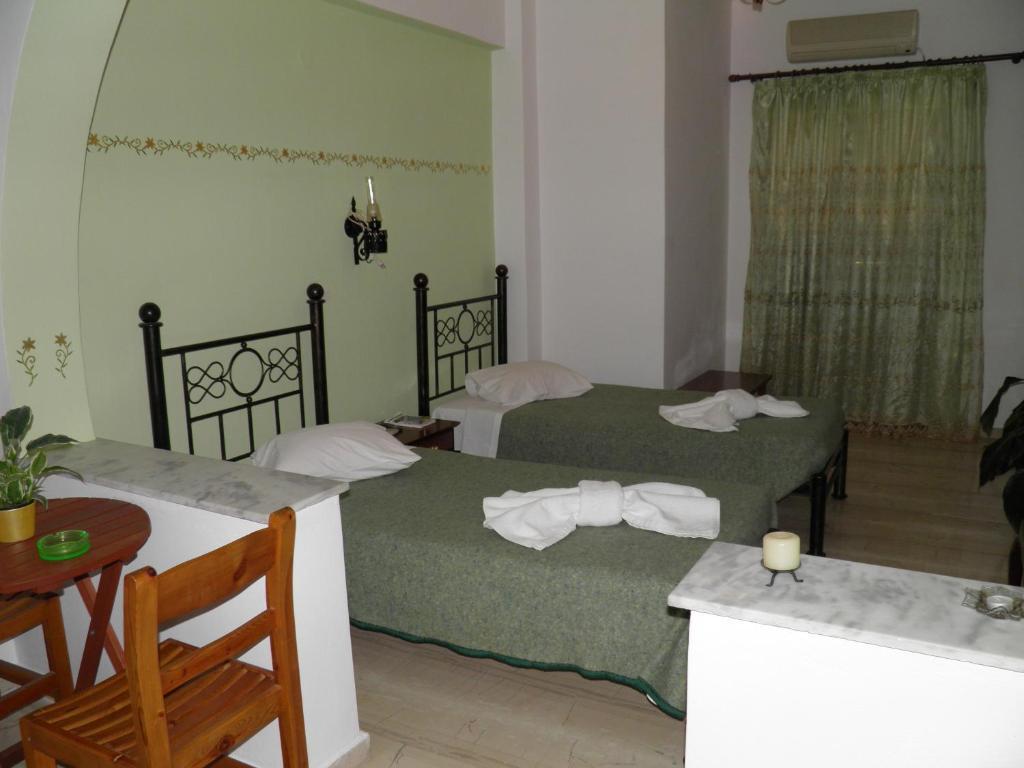 Mirsini Pansion Hotel คาร์เทราดอส ภายนอก รูปภาพ